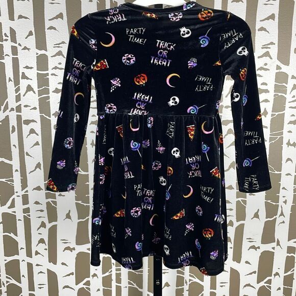 Girls Black Velvet Long Sleeve Halloween Dress XS 4/5 - Picture 2 of 5